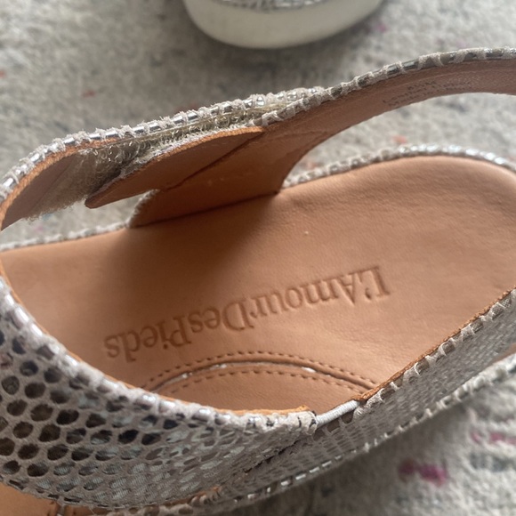 L’Amour des pieds Abrilla Slingback Platform 
Silver/ gold snake print  size 8.5 - Picture 2 of 7